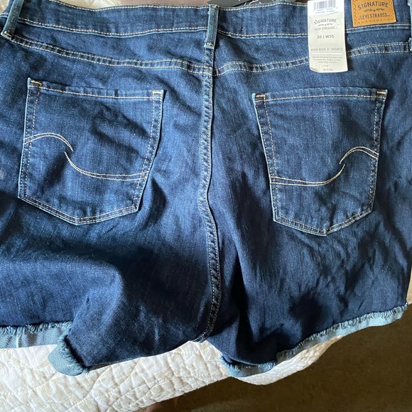 NWT Levi’s Signature Blue Jean Denim Shorts - Picture 4 of 4